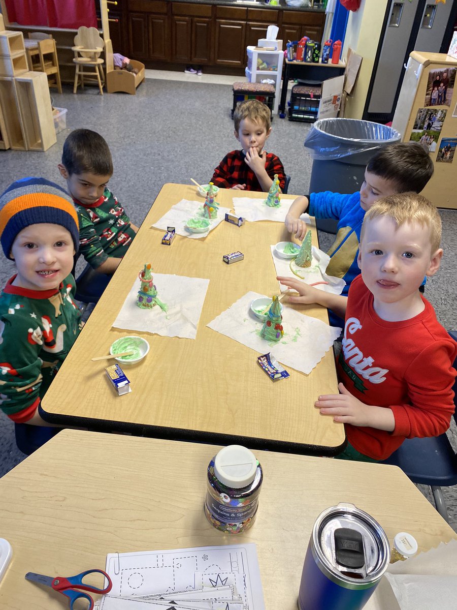 Christmas tree treats. So delicious!
<a href="/KDollemont/">Krista Dollemont</a> <a href="/pasadenaelem/">Pasadena Elementary</a>
