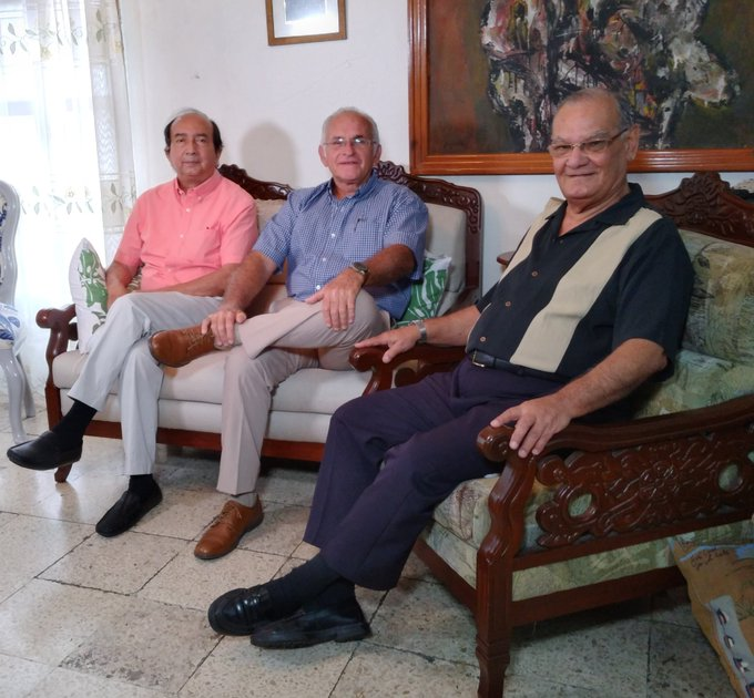 AntonioUbilla1's tweet photo. 21 diciembre 1939 nace el Ing Jorge Akel Ruiz, referente del periodismo deportivo en el país, erudito en béisbol, fútbol, boxeo, básket, automovilismo, un extraordinario profesional y muy querido amigo de mi familia. FELIZ CUMPLEAÑOS @milliakel @figlesias1977 #GrandesPeriodistas https://t.co/Yw6HjYqdG6