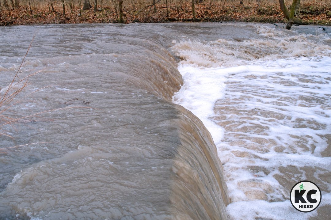 leessummitgo's tweet image. The Longview Nature Trail isn’t easy to find and it’s rugged to hike. But it holds rewards. This 1.2-mile loop, also known as the Shin-Ga-Wa-Sa Trail, is a 1.2-mile, natural surface loop that begins at Longview Lake’s Primitive Youth Campground.  bit.ly/3FFEsme