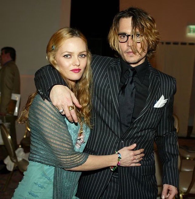 Joyeux anniversaire (Happy Birthday) to this lovely lady Vanessa Paradis   