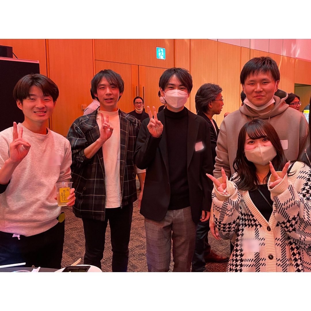 Dirbato1's tweet photo. 最後には、抽選会を実施🎁
Dirbatoで特に強運を持つ社員が
豪華賞品を勝ち取りました！
 
2022年も、大変お世話になりました！
来年もよろしくお願いいたします。 https://t.co/twjQTglovk