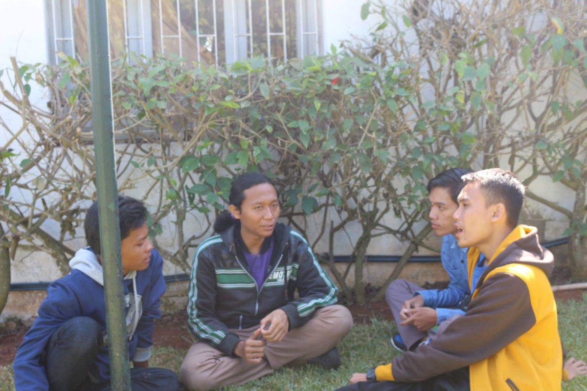 Satu guru satu ilmu jangan ganggu <a href="/notaalit/">fahruddinalmustofa</a> <a href="/zainaal_a/">Ayek</a> ...