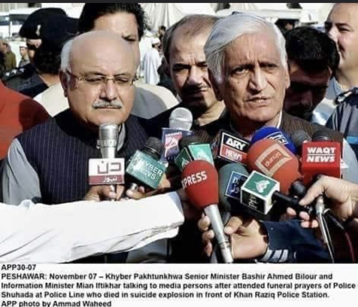 اوس  قافلې  دې  بې  خطره  درومي "
موږ  يې  پۀ  لار  کښې  مشالونه  بل  کړل 

 #RememberingBashirBilourShaheed