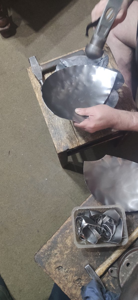 RaptoreumPH's tweet image. Nakakatuwang makita ang $RTM #MMORPG Talon Guard na ginagawa ng ating World Class Czech Armourer  

✅Tunay na Armourer
✅Tunay na Proteksyon sa Labanan
✅Mga Tunay na Paraan ng Medieval
✅Na-scan ang Laser
✅Pisikal at Digital #NFT's

#Raptoreum #Ghostrider #Gaming #RTMWorldWide