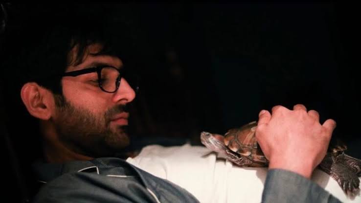 heyyysunzz's tweet photo. Just watched #Freddy and I must say it's one of the best movies I've ever watched. @TheAaryanKartik is a gem, seriously!He is my favourite hero from now on and I'm not even kidding!The story,atmosphere,dialogues were too good.
Ek joke sunaoun? I still love you!
#sundaywithfreddy https://t.co/S8ymcRYoAl