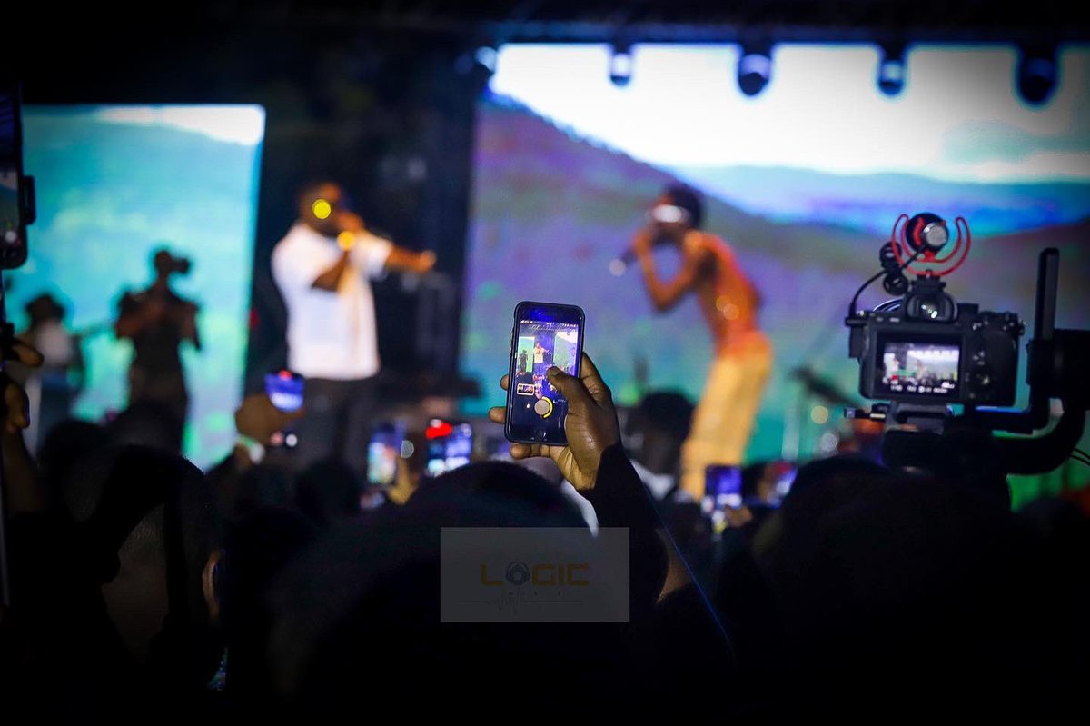 Offtheclockglob's tweet photo. Live #trend   @blacksherif_  x @sarkodie 

#BlackoConcert #Trending #MozamaDiscoConcert #BlackSherif https://t.co/iI3Wa4QTRz