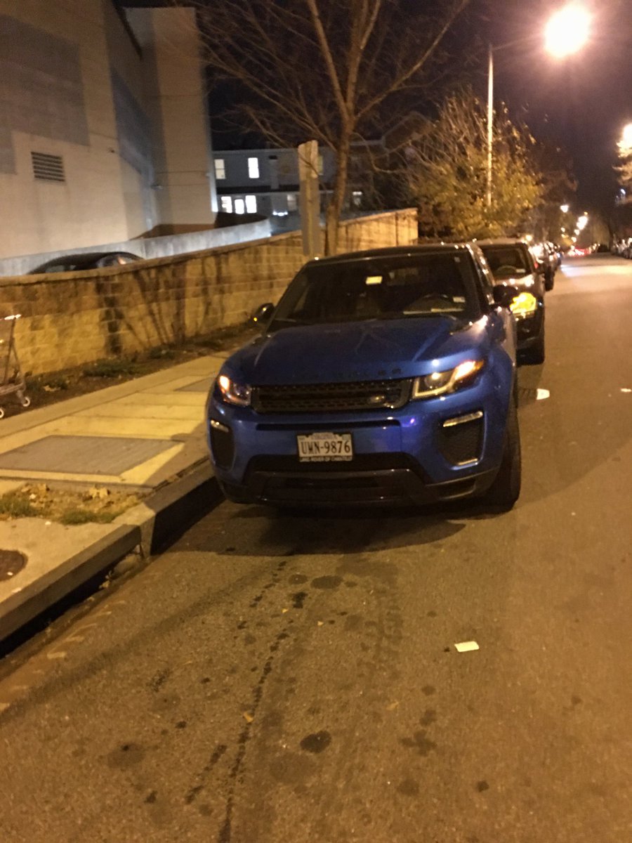 ⁦@DCPoliceDept⁩ ⁦@DCDPW⁩ @311DCgov Parking enforcement please. Illegal parking blocking clear access to intersection. Blue SUV VA UMN9876 (1300 block of Park Road NW at intersection of Holmead Place NW).