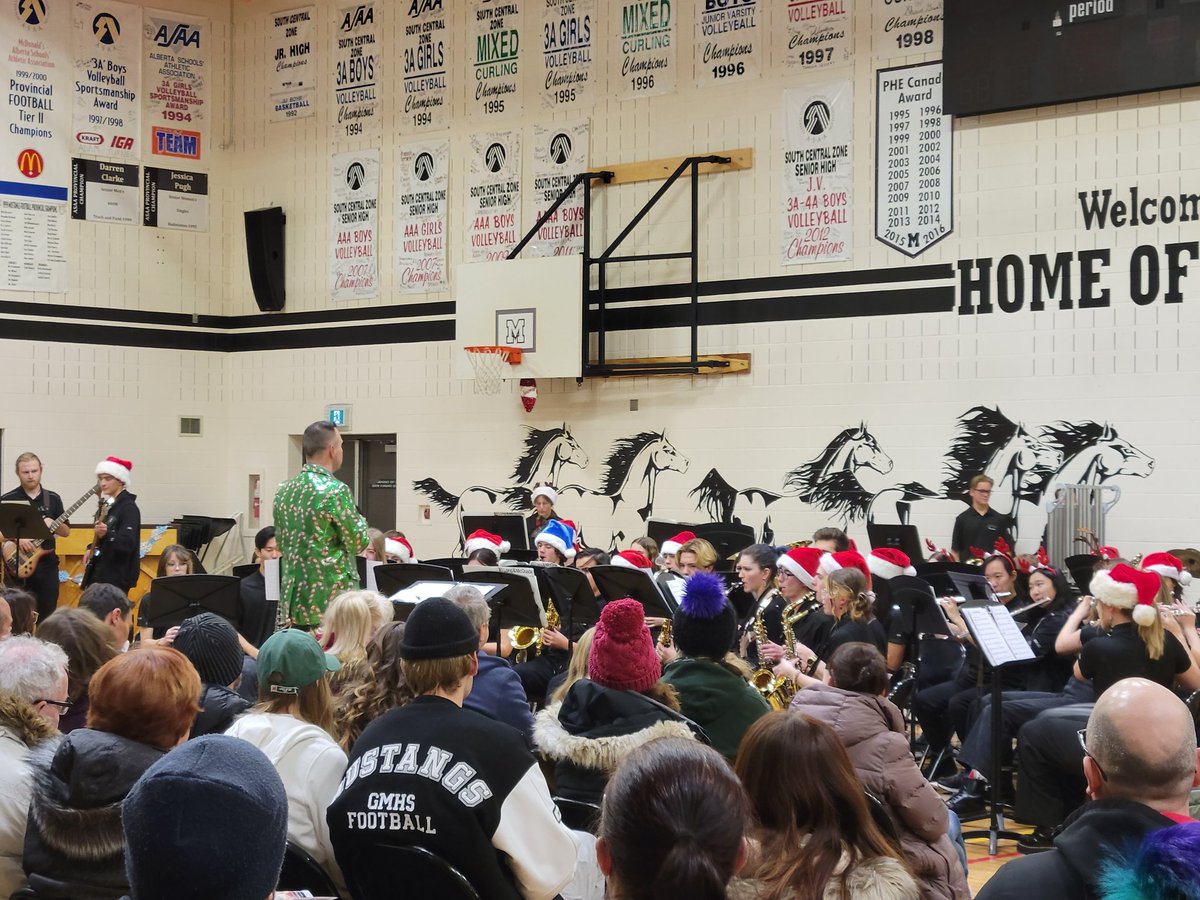 Braving a very cold winter night, it's a great show by the George McDougall junior and senior bands for their Christmas concert! <a href="/rvsed/">Rocky View Schools</a> #MerryChristmasToAll
