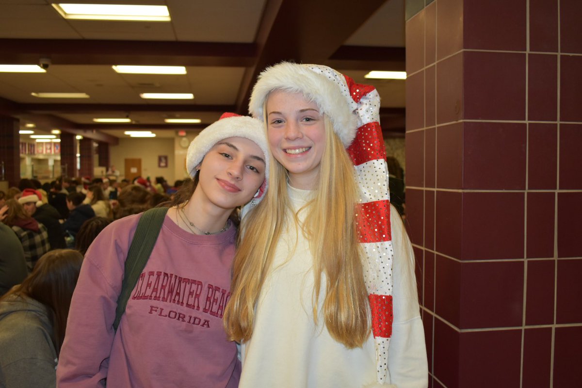 lhslibertylife's tweet photo. We were blown away with all the holiday hats today! 🎄Can’t wait to see all the ugly holiday sweaters tomorrow! https://t.co/MgXdUkpZ7Z