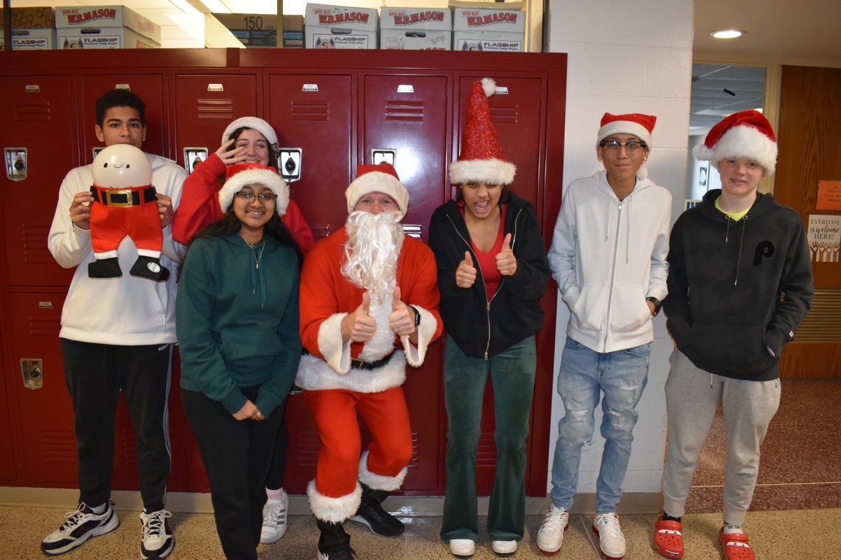 lhslibertylife's tweet photo. We were blown away with all the holiday hats today! 🎄Can’t wait to see all the ugly holiday sweaters tomorrow! https://t.co/MgXdUkpZ7Z