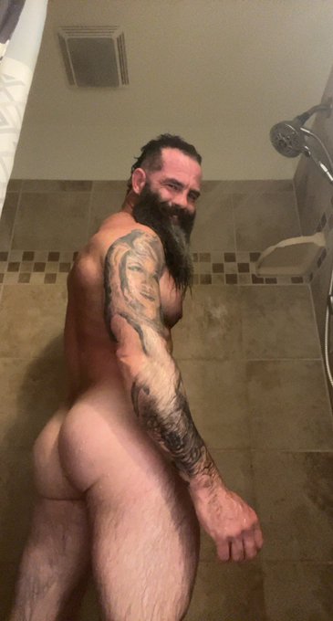 Does this angle make my ass look big? https://t.co/0tRCG7Z2kg
