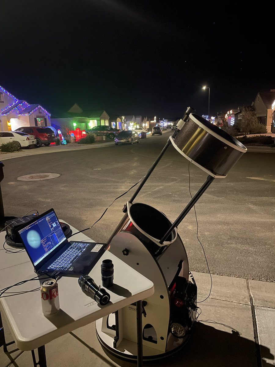 AJamesMcCarthy's tweet image. If you ever see someone with a telescope on the sidewalk, please come bother them. Nothing pleases me more than watching the reaction of someone seeing a planet with their own eyes for the first time.