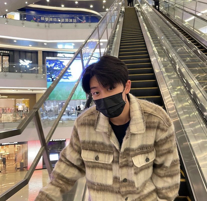 ⠀
⠀
          IKOINOUE.⠀年代   —  122222.
          位置  —  BGC. 医者  is  —  out.

        doctor is out for the day! i have
        an important appointment later.
        i’m quite excited  because of it!

⠀