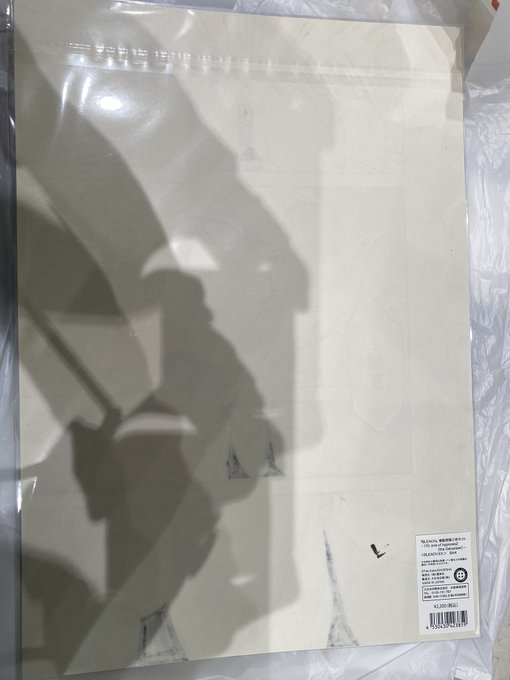 みんな大好きあのシーンの原画買ったんだけど、裏面の汚れまで印刷されてて感動した 