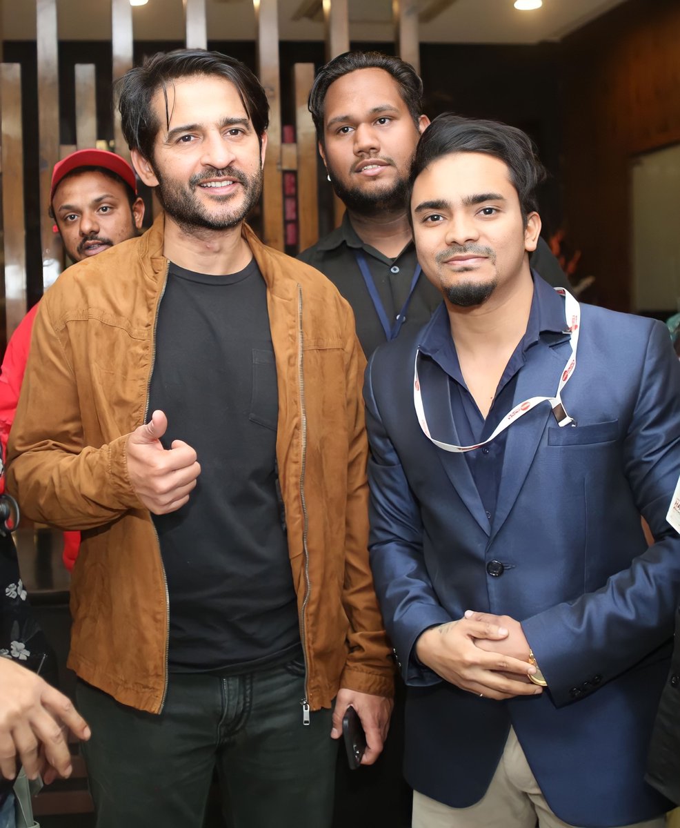 Had a Great Meet with Bollywood Actor @hitentejwani aka Karan During the BizGlam Excellence Award Ceremony 2022 ✨
.
.
.
.
.
#mjzeeshan #anchor #Influencer #host #emcee #journalist #artist #staranchor #instagood #eventplanner #stageartist #performer #besthost #hitentejwani