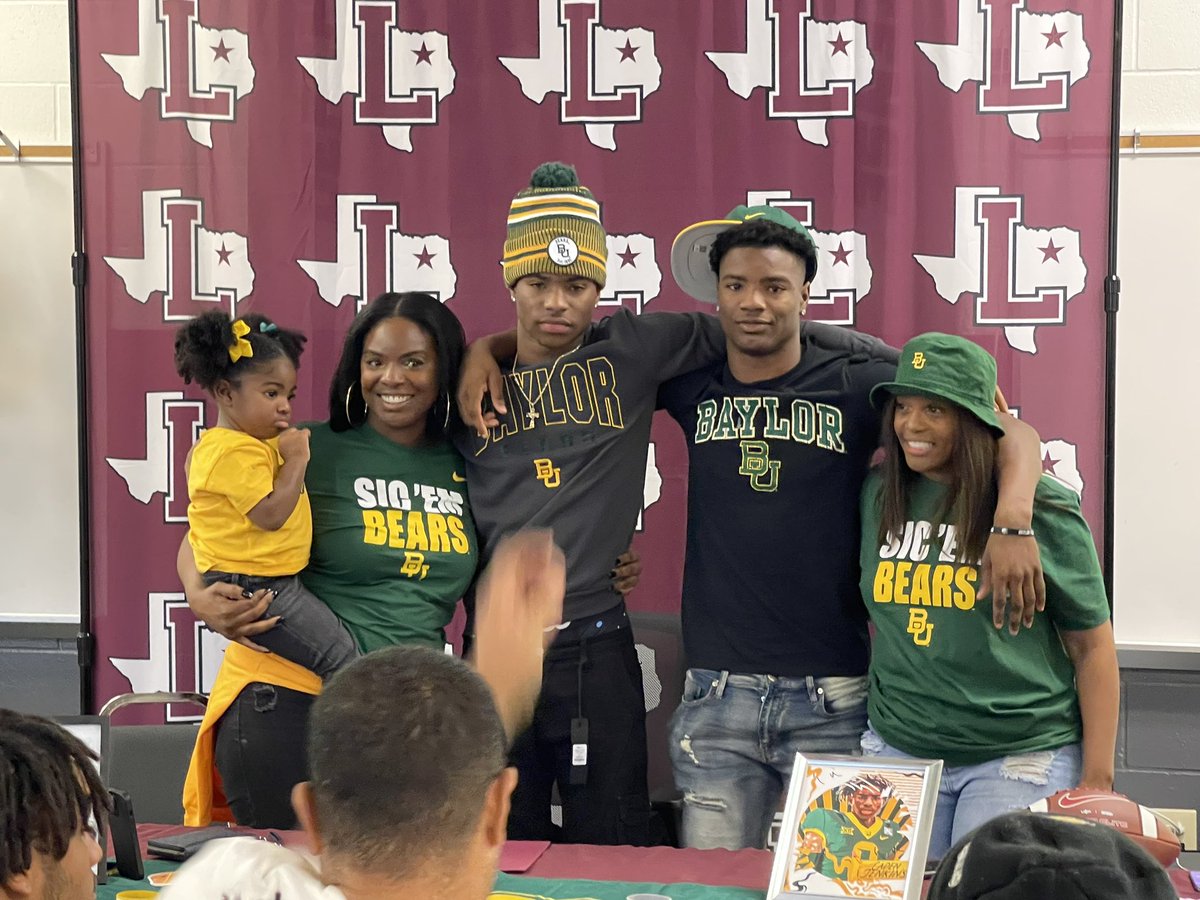 Twins_Cae_Capri's tweet photo. God Did! Family 🫶🏾🙏🏾🫶🏾💛💚🐻 #SickEm #GoBears @LHSFball @BUFootball @cadenjenkins8 https://t.co/YOD8VXGTyG