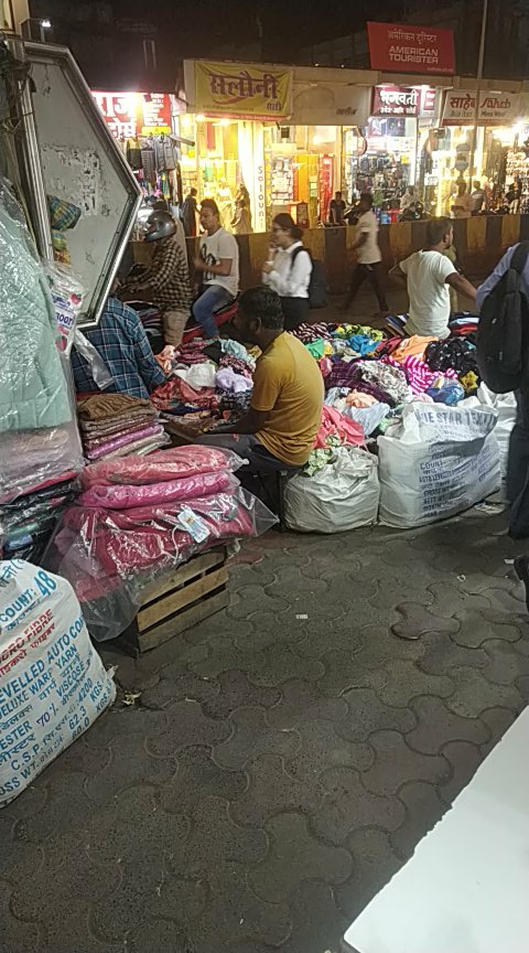 BmcComplaint's tweet photo. @mybmcWardRC @IqbalSinghChah2 @Sunilrane_bjp @CMOMaharashtra Every day this hawkers are block our shop entrance at goyal shopping center, L.T road, borivali(w) If BMC RC ward do not remove permanent then we will definitely go to higher authority. Bcoz earlier many times we had complaint but BMC RC is removed for 1 day only.enough is enough https://t.co/ZcxvH0BgGr