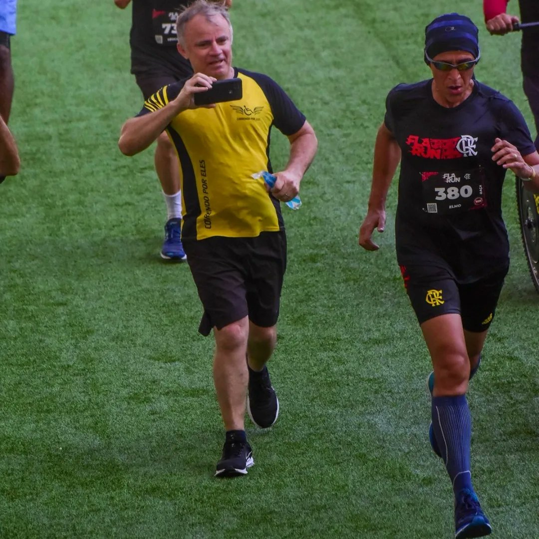 Elmonsantana1's tweet image. Não adianta ocúlos ou bandana, irão o reconhecer...#flarun