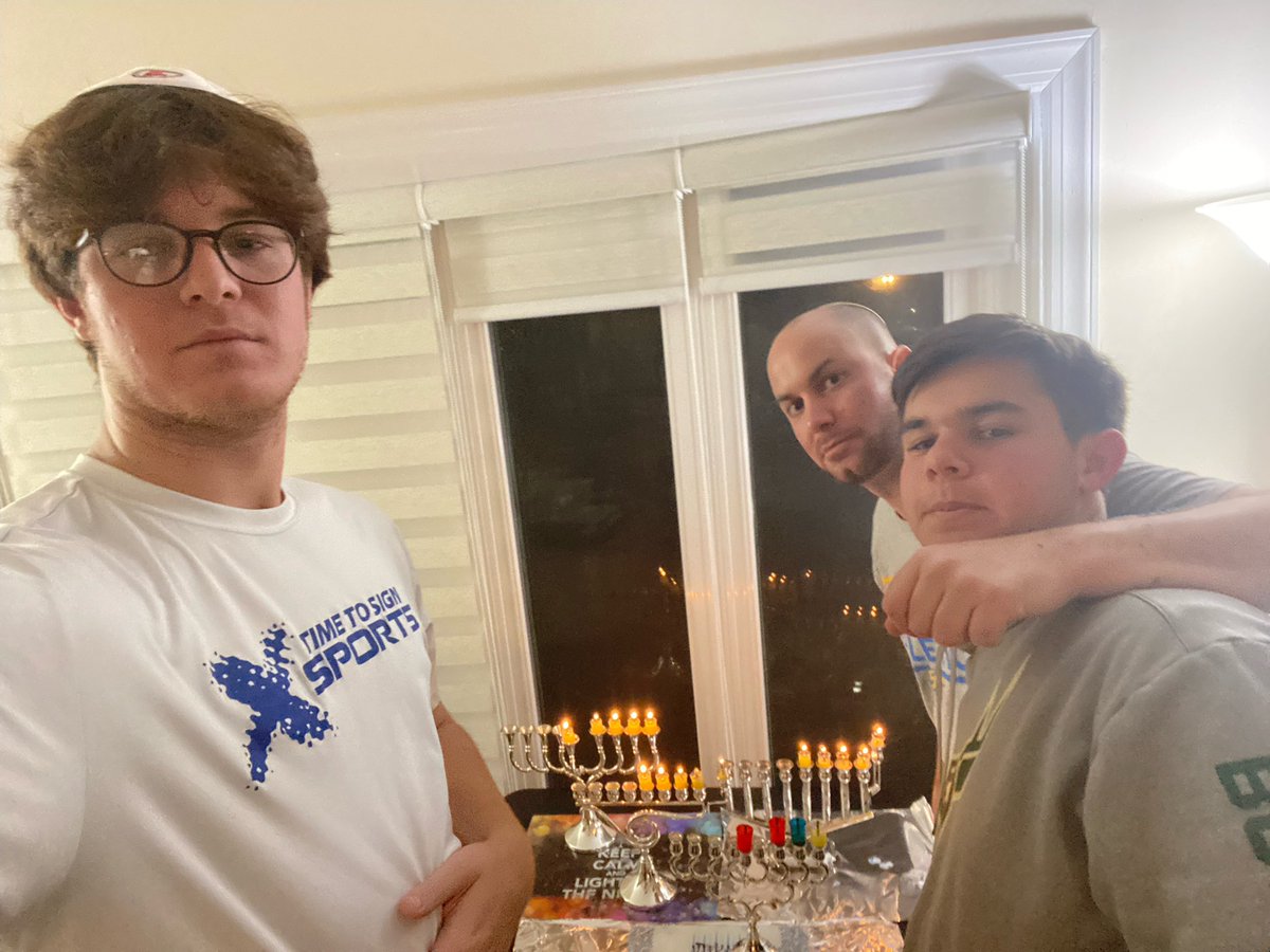 Yeshiva Men’s 🏀 head coach Elliot Steinmetz sharing the light with his sons Jacob & Noah on the 4th night of Hanukkah. 🕎

#JCA | #CoachesLightCandles | #HappyHanukkah