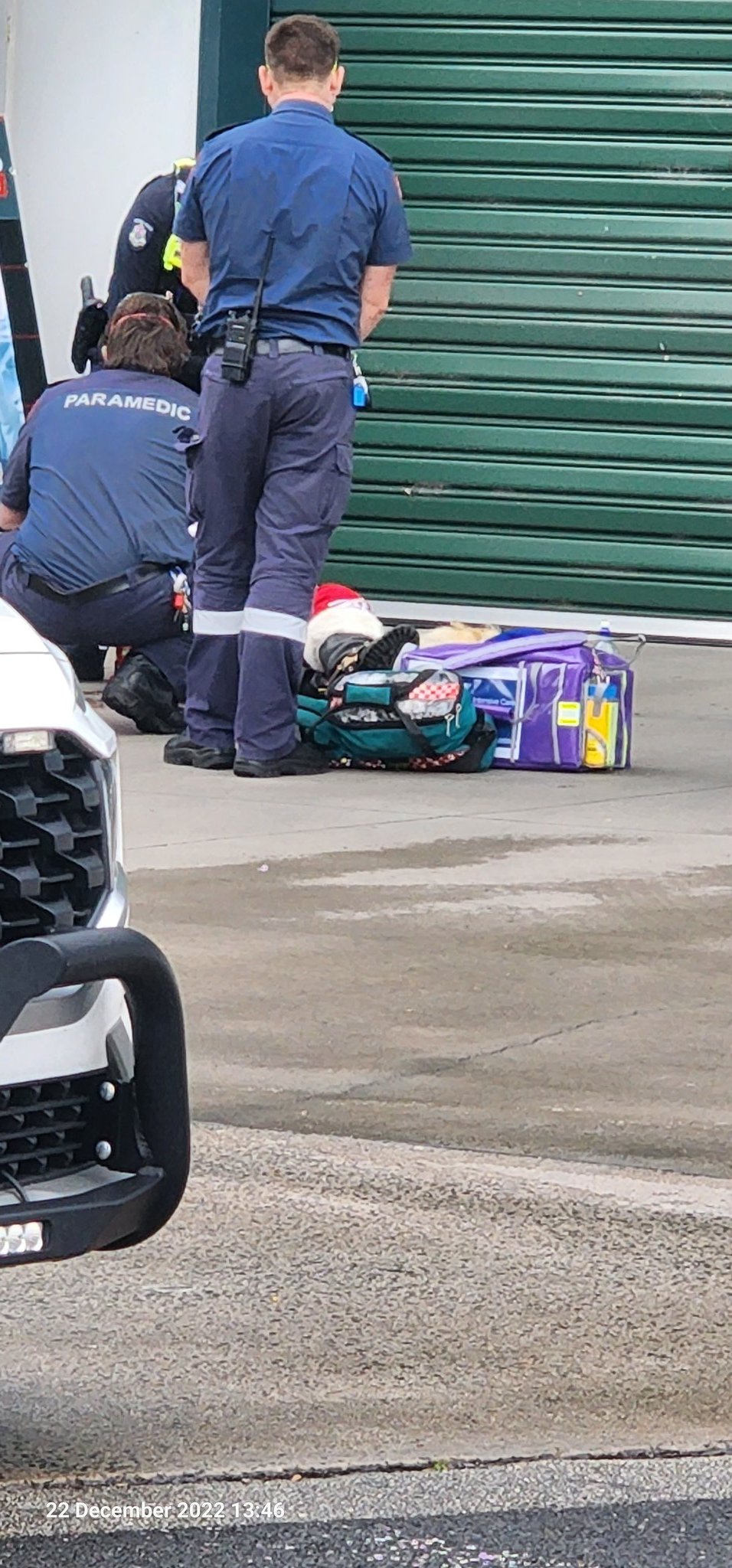 J🔴⚫ on Twitter "Santa getting arrested at Frankston bunnings lol https