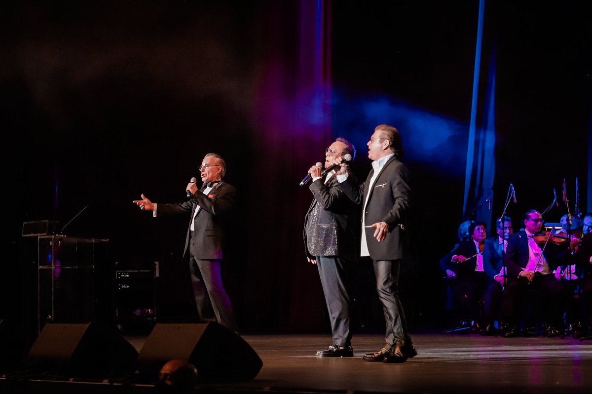 ¡Feliz cumpleaños hermano! 
Te envío un fuerte abrazo y lo mejor hoy y siempre 
Alegría <a href="/carlos_cuevas/">CARLOS CUEVAS</a>