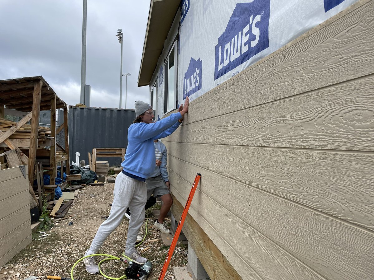 Students Helping Veterans: Big Heroes, Tiny Homes tweet media