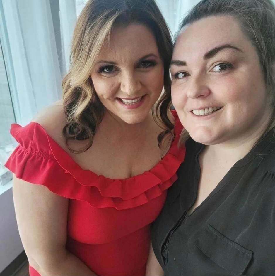 ml56's tweet image. She hasn't been at work most of 2022. She reappears today for a so-called 'glam' shoot? But can't get into the Office to do a Public Briefing to help save RSV babies &amp;amp; the elderly fighting COVID in their Nursing Homes? Fitch is at hockey games and Russell is doing this stuff? OMG