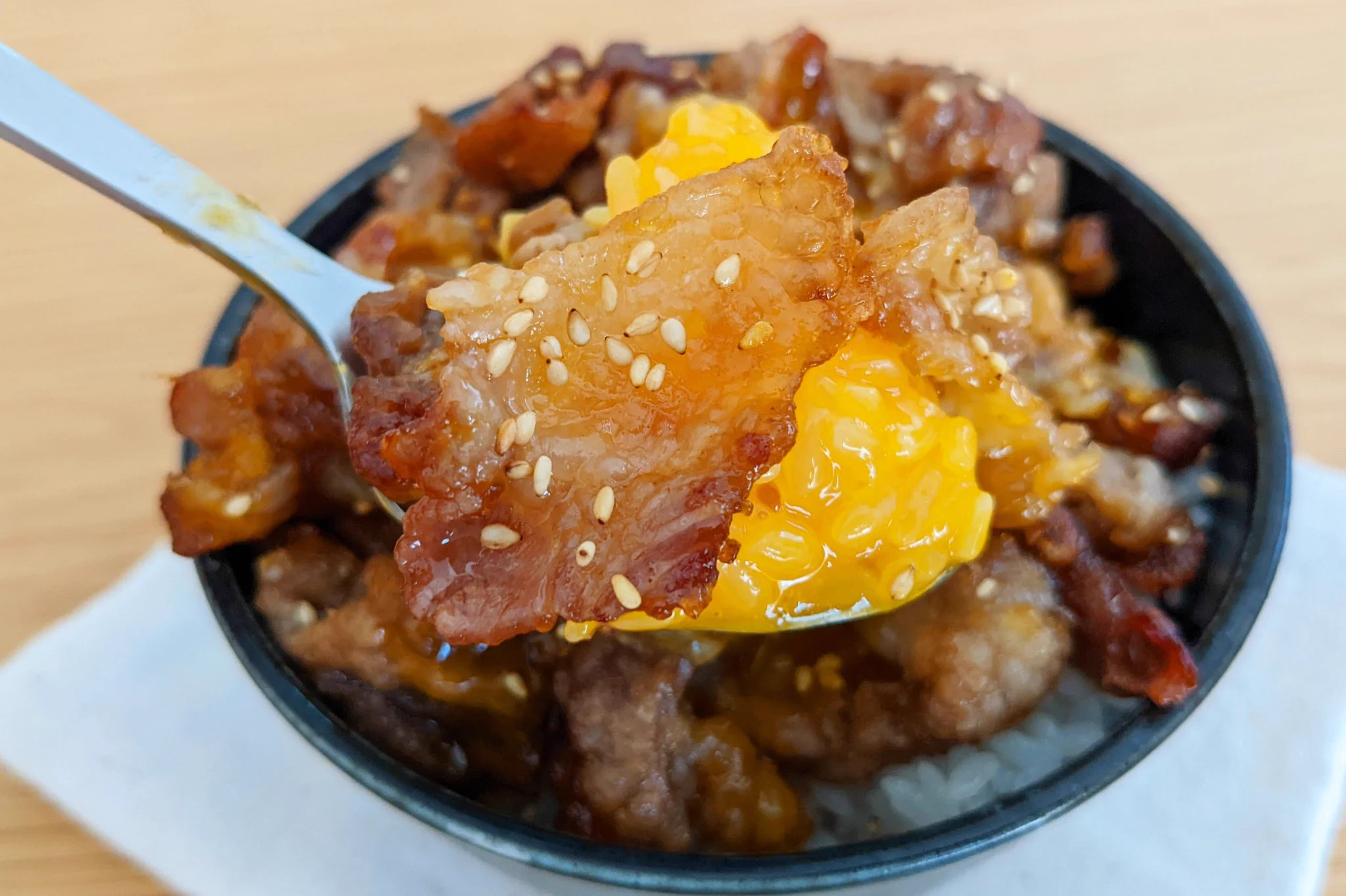 カリカリがやみつきに！「豚こま甘酢揚げ丼」が美味しすぎる！