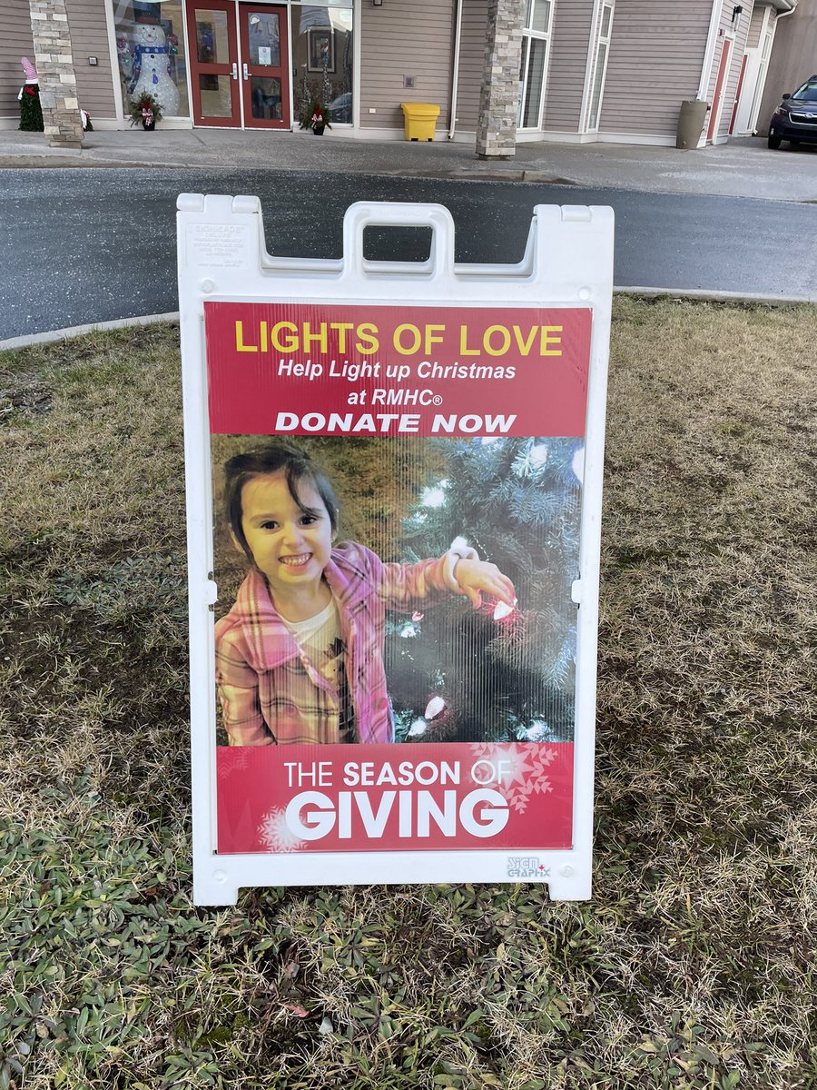 It is the season of giving! The Kindergartens <a href="/HolyCrossElem/">Holy Cross Elementary</a> helped light up Christmas at the Ronald McDonald House with their donation 🎄❤️#Ronald Mc Donald House