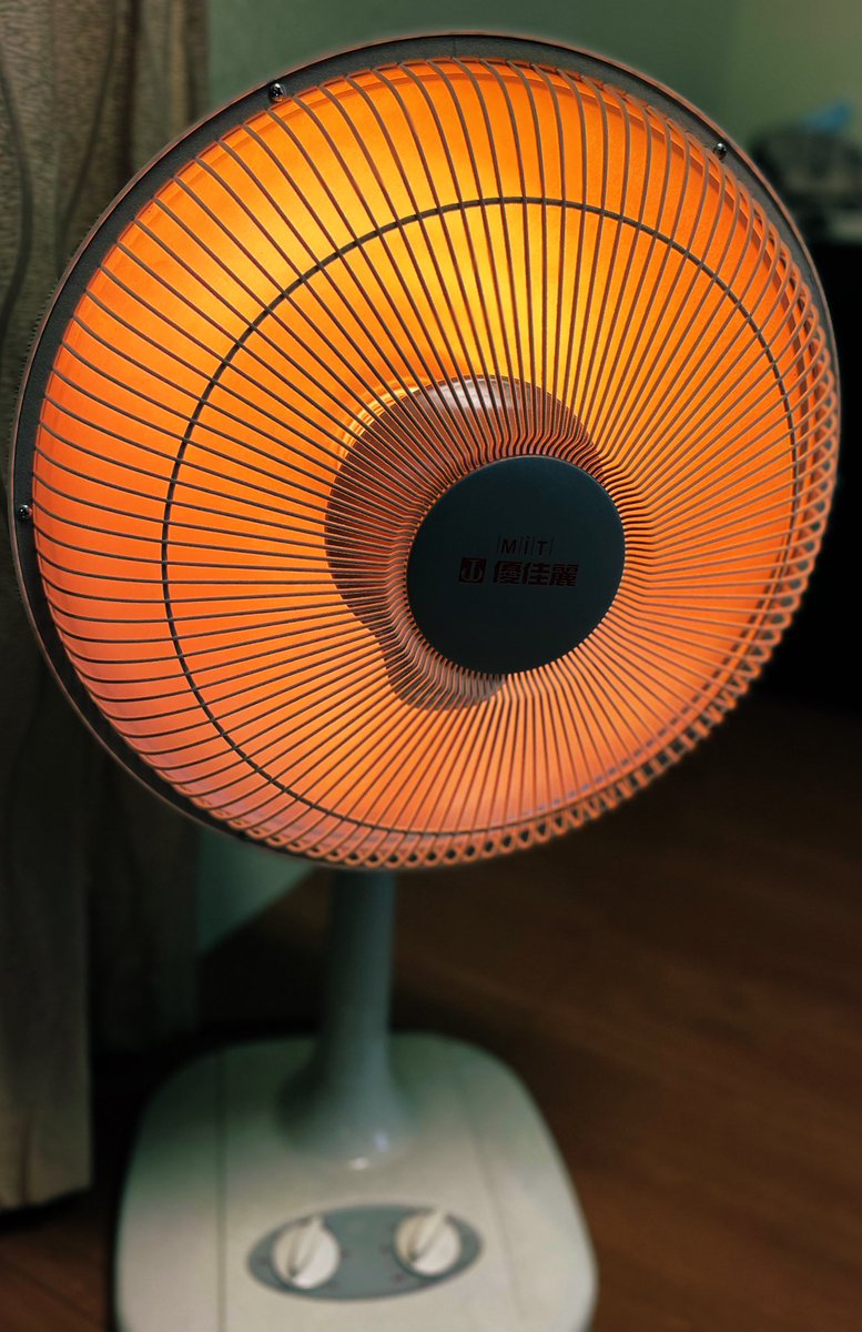 冬天用電暖設備真是大確幸🎃