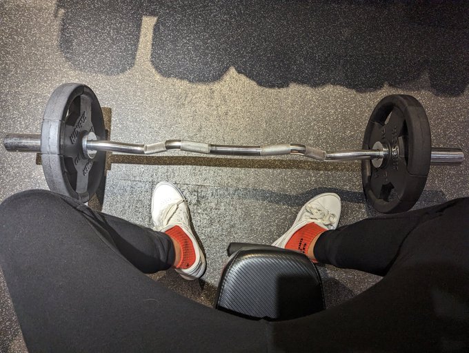 スカルクラッシャーのメインセット8rep30kgになった🐱✨✨ 