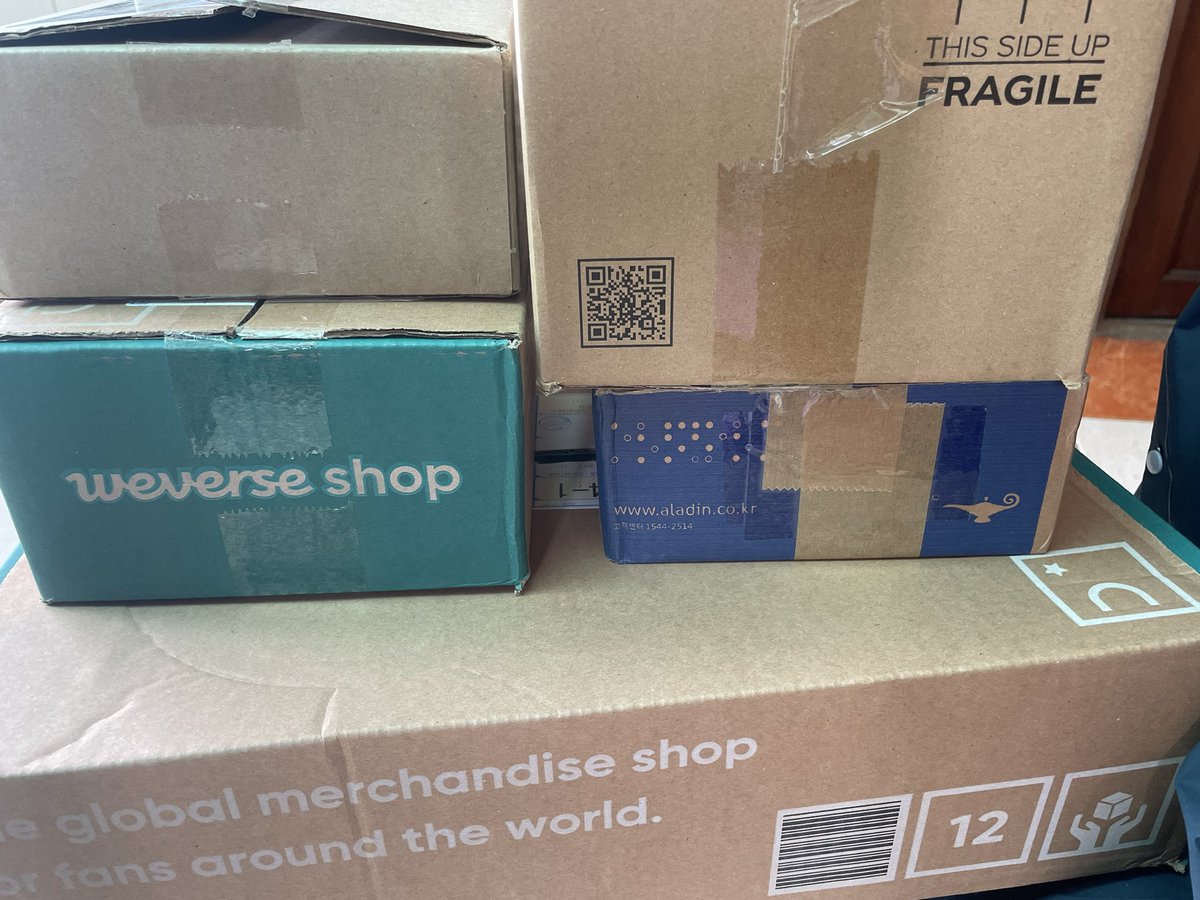 louiscartph's tweet photo. #LCPH_Update
Box19 🇰🇷 just got delivered to us. Will sort through everything tonight. Arrival forms will be sent tonight as well. Deliveries starts Dec 26 for within Cebu, outside Cebu will be on Jan 2. https://t.co/b9fSLCZxNR