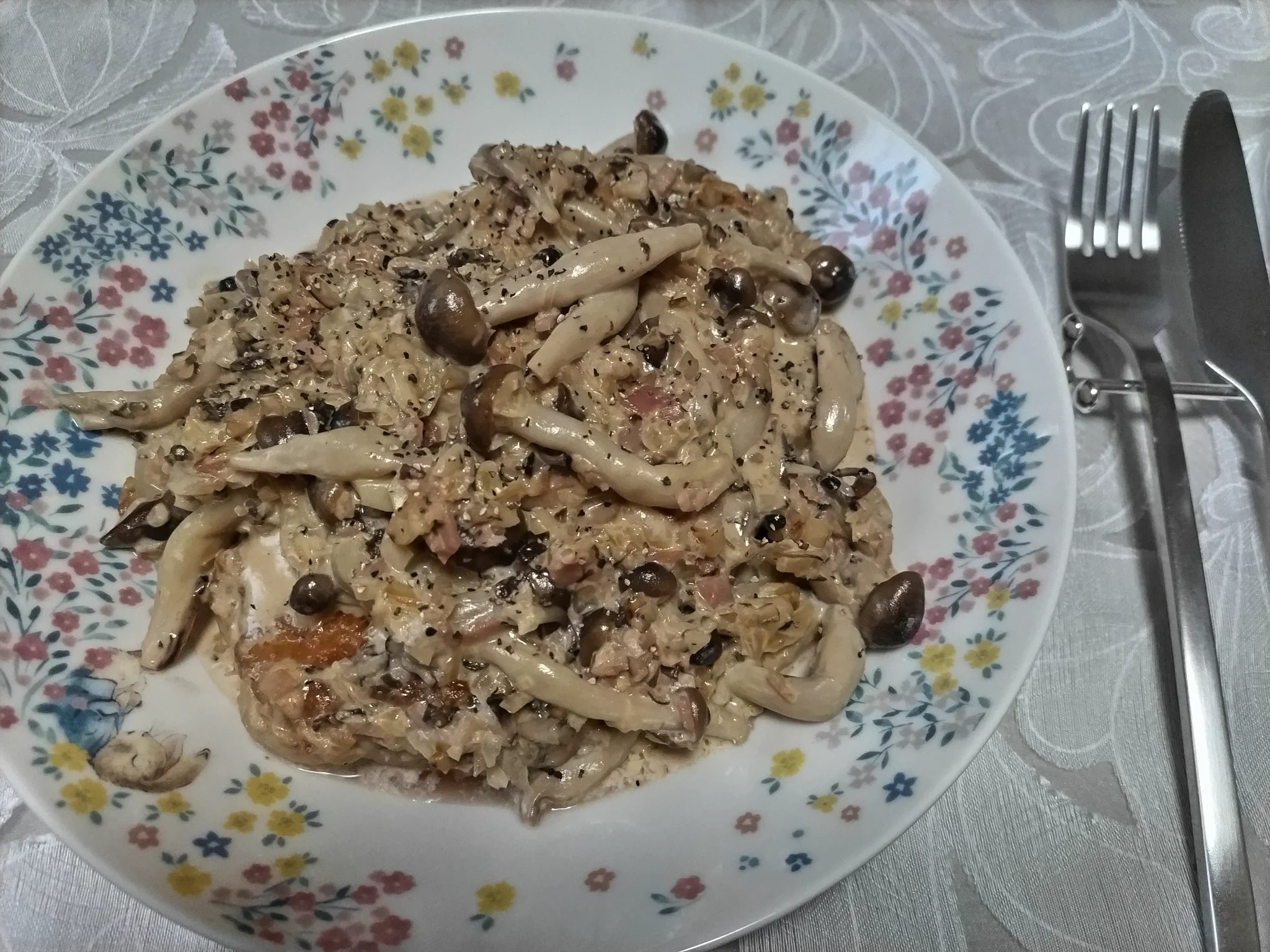 エリンギも使い切りたくてみじん切りにして追加したけど、最高においしすぎ🥰
鶏肉もすっごくジューシーに仕上がりました♪  