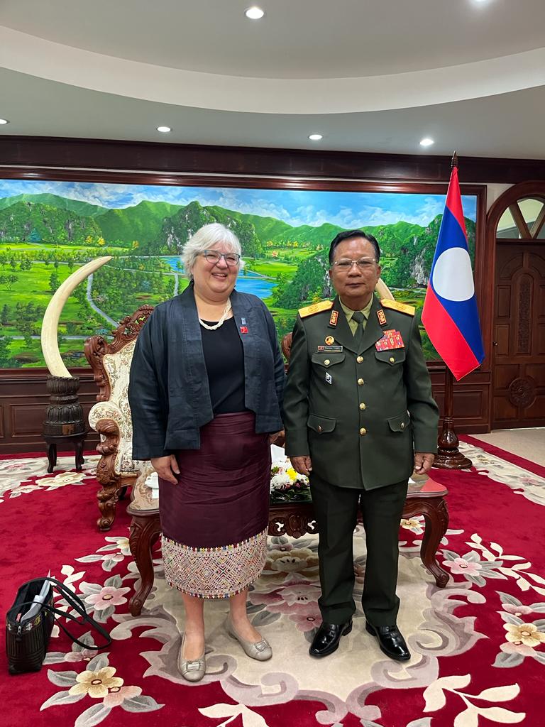 Honored to exchange views on the engagement of the Humanitarian Army unit 58 with the Minister of Defense of Lao PDR.  We hope to continue the collaboration on UXO survey and clearances for #SDG18 <a href="/UNDPLaoPDR/">UNDP Lao PDR</a>