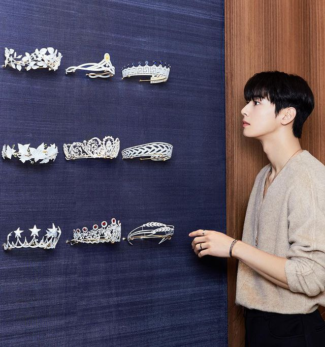 ChaEunwooINTL's tweet photo. 📸Elle Singapore IG
Brand Ambassador #ChaEunWoo attended #CHAUMET boutique opening last week 🌟
Like, comment,save & share
🖇️https://t.co/4t8JDFzgNA
#쇼메 #차은우 #COUNTDOWNTO12 #CROWNYOURSTYLE #BEEMYLOVE #CHAUMETLIENS
@Chaumet https://t.co/bpQsw81ZWC