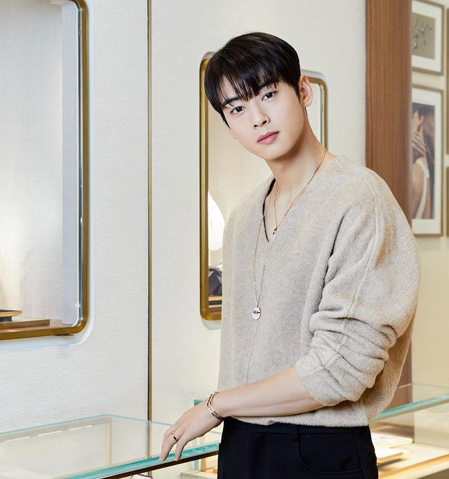 ChaEunwooINTL's tweet photo. 📸Elle Korea IG
Singer and Actor #ChaEunWoo visited #CHAUMET boutique, drew attention with sophisticated styling with pendants & bracelets from #CHAUMETLIENS
Like, comment,save & share
🖇️https://t.co/n2UvZxTIcu
#쇼메 #차은우 #COUNTDOWNTO12 #CROWNYOURSTYLE #BEEMYLOVE
@Chaumet https://t.co/KXZ5ywD32a