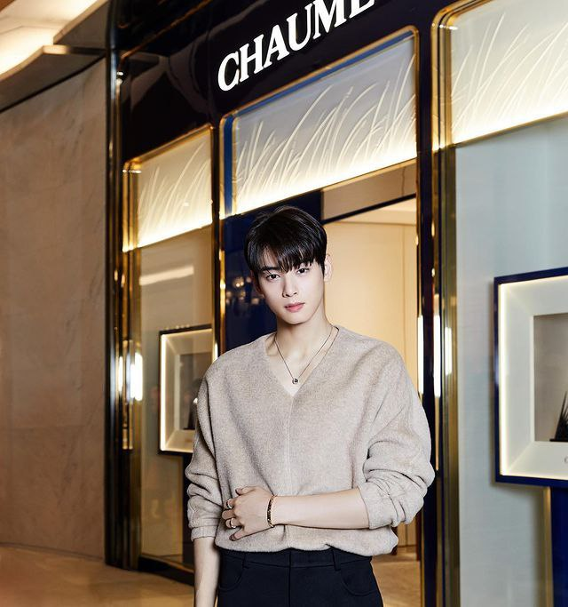 ChaEunwooINTL's tweet photo. 📸Elle Korea IG
Singer and Actor #ChaEunWoo visited #CHAUMET boutique, drew attention with sophisticated styling with pendants & bracelets from #CHAUMETLIENS
Like, comment,save & share
🖇️https://t.co/n2UvZxTIcu
#쇼메 #차은우 #COUNTDOWNTO12 #CROWNYOURSTYLE #BEEMYLOVE
@Chaumet https://t.co/KXZ5ywD32a