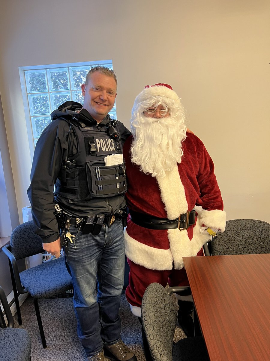 2Waltman's tweet photo. Cst Waltman officially placed on the 2022 Not-Naughty list

Cst Josh Waltman, the Nanaimo RCMP Mental Health Liaison Officer, had a recent encounter with the “big guy” himself, the one  and only, Santa Claus. https://t.co/W9PBaHzruT