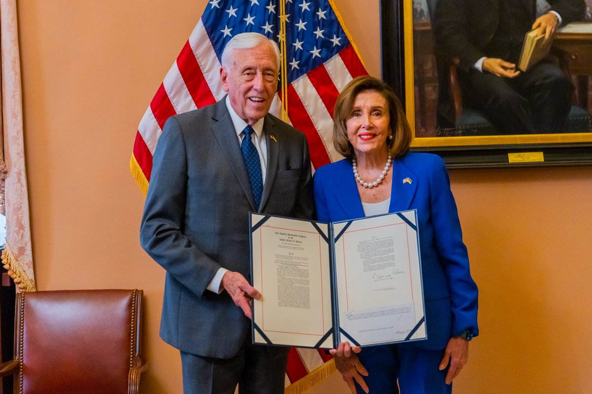 RepStenyHoyer's tweet photo. I joined two great Marylanders today, @SpeakerPelosi & @SenatorCardin, to sign legislation that would #RemoveHate from the halls of Congress. I was proud to bring this bill to the Floor to ensure our Capitol reflects the best of America. https://t.co/veMM4qM0wf