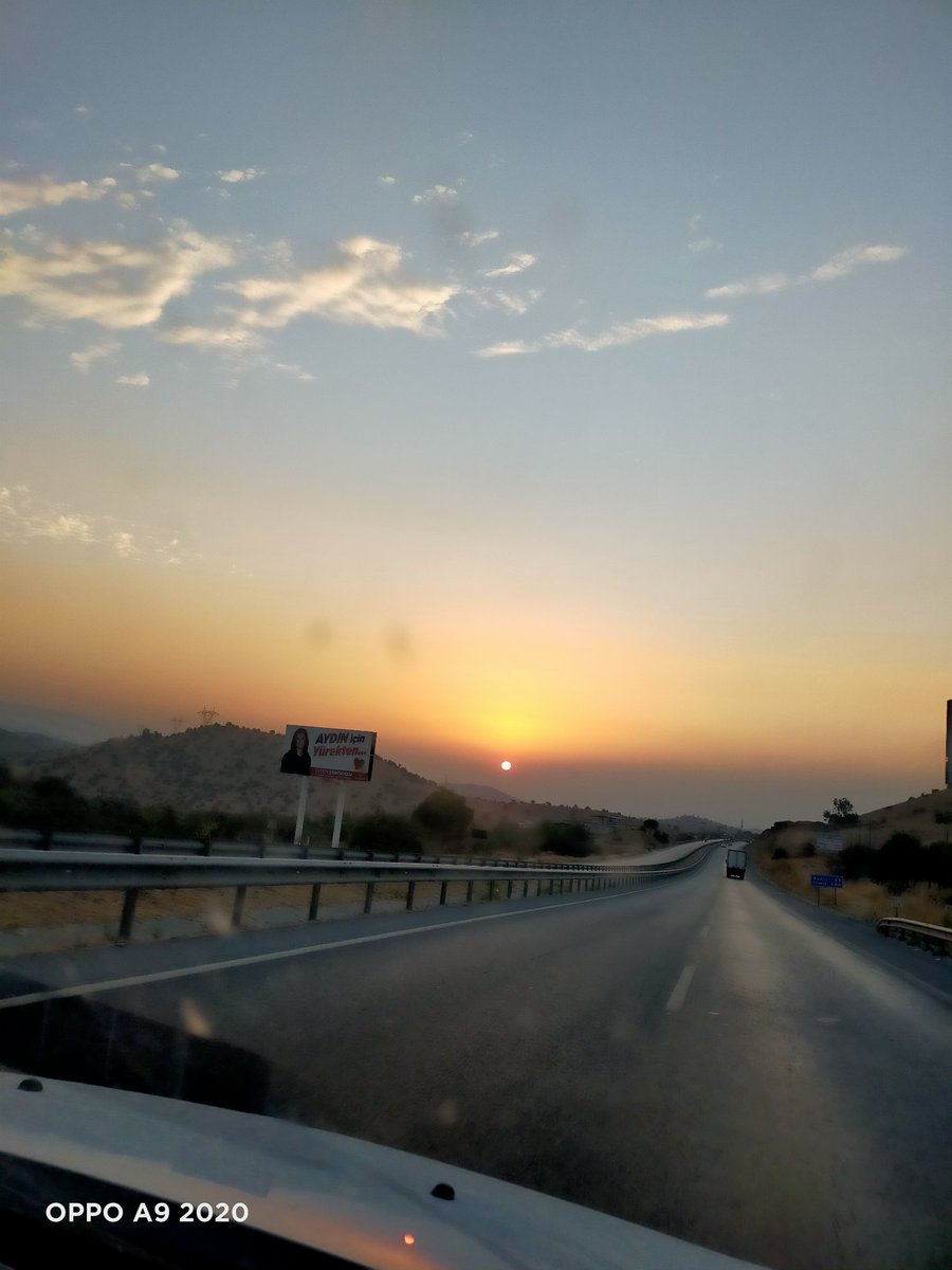 Ömrün ilk yarısı; ikinci yarısını beklemekle, ikinci yarısı da ilk yarısının hasretiyle geçer.
#GÜNAYDIN #perşembe #yenigün