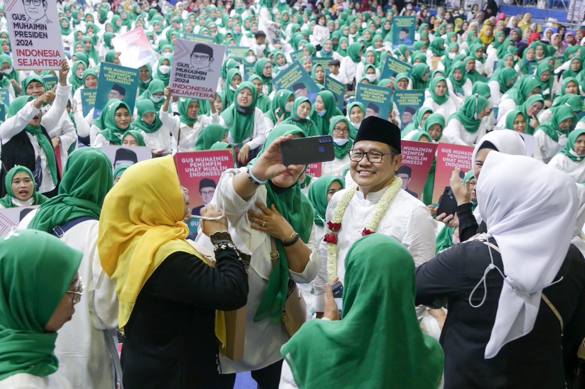 Selamat Hari Ibu untuk seluruh Ibu se Indonesia
Salam cinta dan bangga atas seluruh pengabdianmu membangun karakter bangsa