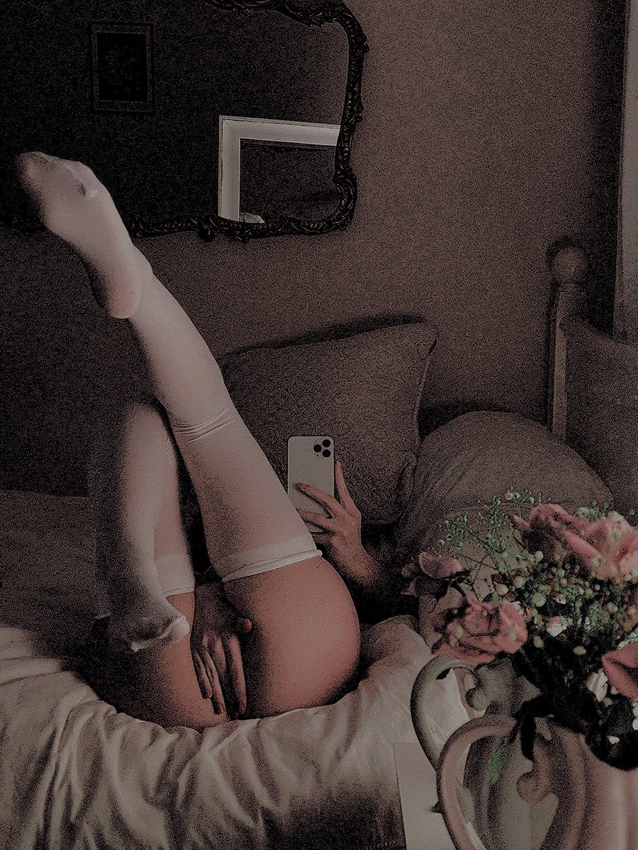 ClawedDiamond's tweet image. She   sent   this   to   the   reader   by ‘a͟c͟c͟i͟d͟e͟n͟t͟’    while   they   were   g͟o͟n͟e͟ ͟     for   the   day . 

“ W͟h͟o͟o͟p͟s͟ ͟ ͟. . .  My f͟i͟n͟g͟e͟r͟ ͟s͟l͟i͟p͟p͟e͟d͟ ͟~”