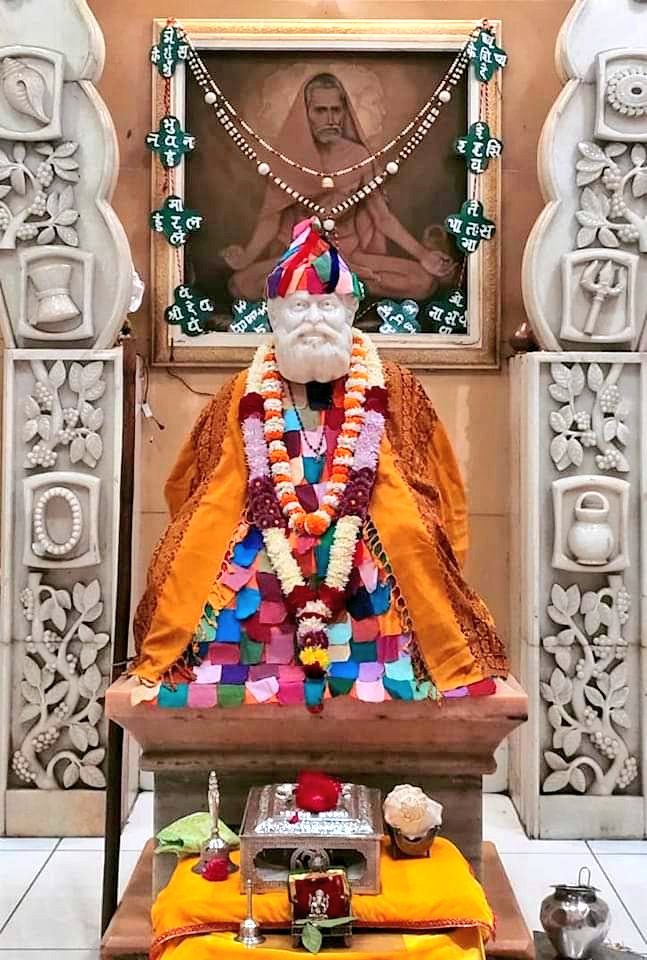 YagnangP's tweet photo. ના હું ત્યાં શું મ્હારું ? તારું સધળું નાથ..!!
તું જ એક બધે રહ્યો, અહં રંગ અનાથ..!!
~ શ્રી રંગ વાક્ સુધા
||ૐ અવધૂત ચિંતન શ્રી ગુરુદેવ દત્ત||
 • તા.૨૨.૧૨.૨૦૨૨ ગુરુવાર
આજના દર્શન શ્રી રંગ મંદિર નારેશ્વર ના દિવ્ય દર્શન.
#ThursdayMotivation #Nareshwar #BlessedAndGrateful #Thursday https://t.co/UVbJrmVZ94