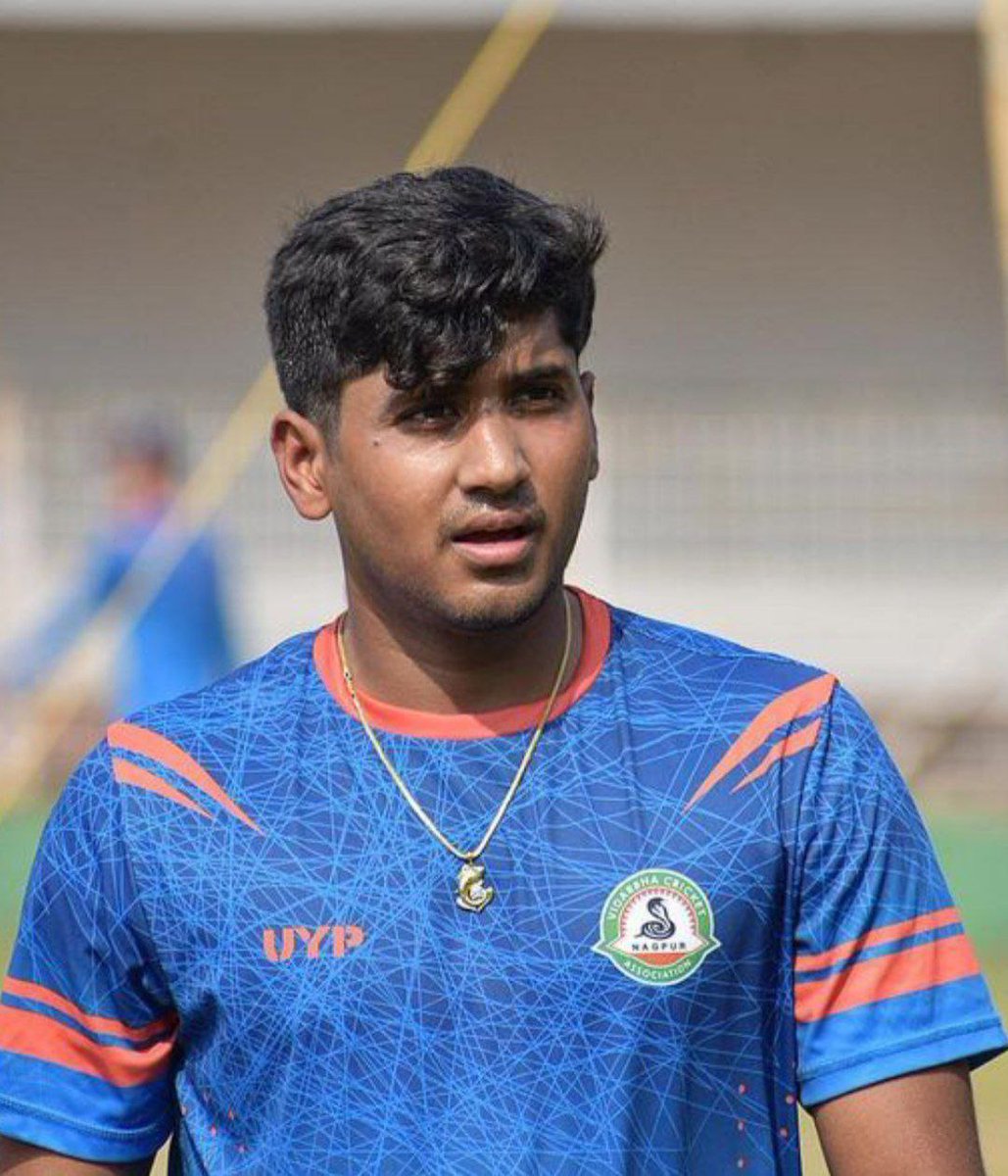 Yash Thakur continues to impress for another day. He grabbed 5 wickets and kept Vidarbha in the game vs Tripura. He took his 5th wkt in the very first over of Day-3. Tripura are 31 runs ahead with 2 wkts in hand. @SunilWarrier1 @TOI_Nagpur @Yasht28 #RanjiTrophy #ranjitrophy2022