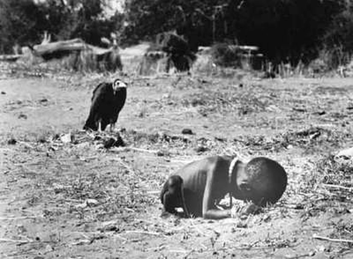 RalburquerqueR's tweet photo. Esta foto no estremece la conciencia de los centros de poder hegemónicos que envian US$45 MIL MILLONES para seguir la guerra en Ucrania, pero ni un centavo a Haití o a la olvidada África. https://t.co/ZTghzTbSzb