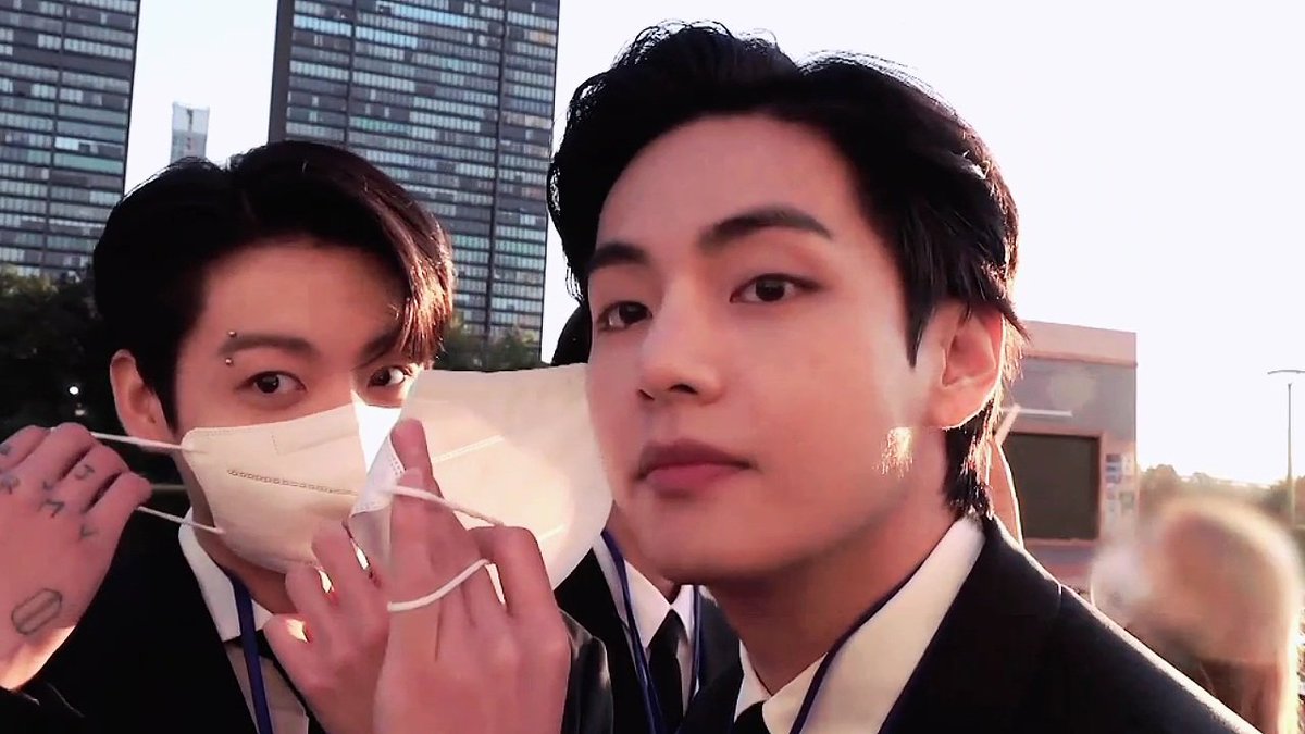 realvkk's tweet image. fuck everyone and everything. i fucking miss my taekook