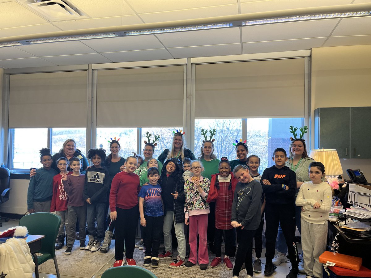 Had a wonderful lunch with 4th grade and their amazing teachers <a href="/GreenIslandUFSD/">Green Island UFSD - Heatly School</a> #heatlyontherise