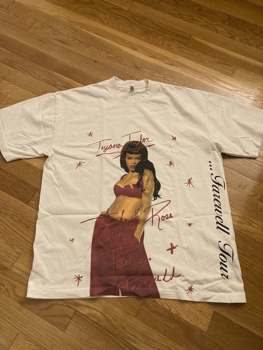 mango919191's tweet photo. @euphoria_in_sun @TEYANATAYLOR So sad finally got mine after 4 months and the back isnt even printed! 😭 https://t.co/Dzkf0Up1VP