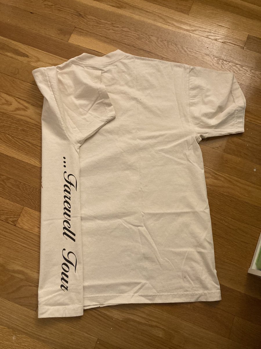 mango919191's tweet photo. @euphoria_in_sun @TEYANATAYLOR So sad finally got mine after 4 months and the back isnt even printed! 😭 https://t.co/Dzkf0Up1VP