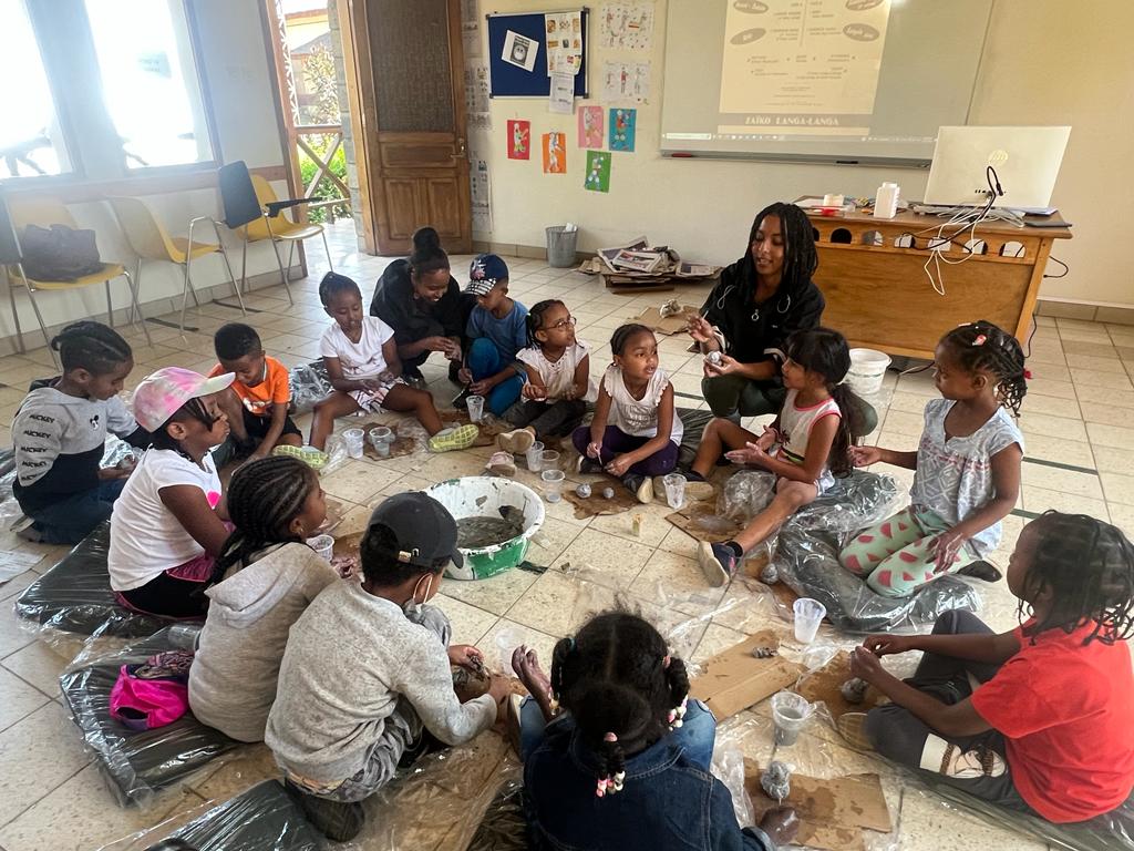 LgmAddis's tweet photo. Du 10 au 17-12-2022 : Salon du livre jeunesse à l’alliance Ethio-française d’Addis Abeba.
Plus de 1000 élèves du primaire, collège et lycée ont pu participer à cet évènement exceptionnel ! Merci à tous nos enseignants pour leur implication.
@mlfmonde @aefeinfo #livrejeunesse https://t.co/L9bKyg8Rom